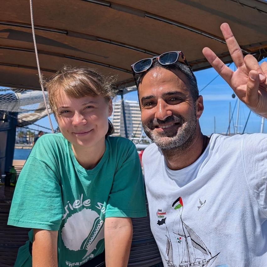 Švedska aktivistkinja Greta Tunberg, na fotografiji sa Jusefom Samourom na brodu Julara - drugi put pokušava da dođe do Gaze | Foto: Youssef Samour