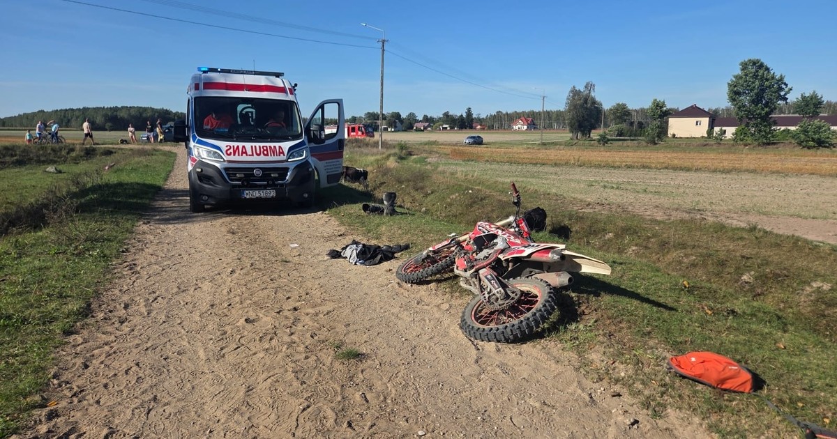 Dramat na wiejskiej drodze. Motocyklista wjechał w krowę