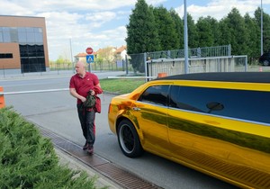 Desingerica došao sa limuzinom