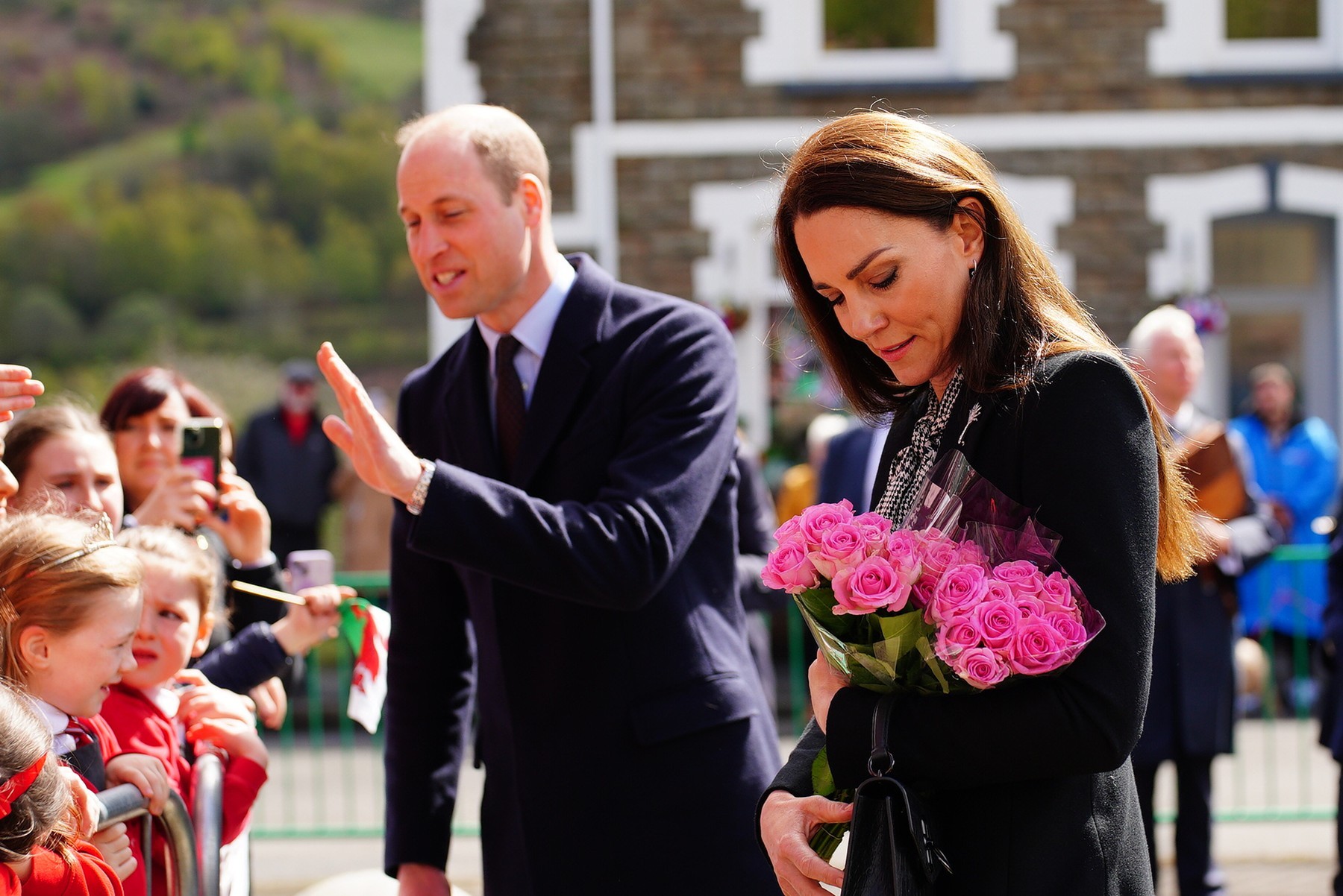 Princ William a princezná Kate navštívili Wales.