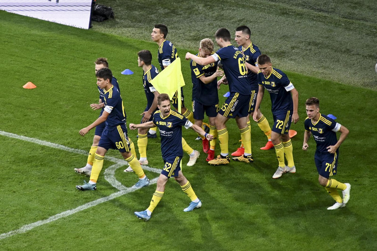 Radost mladih igrača Rostova zbog gola na gostovanju u Sočiju