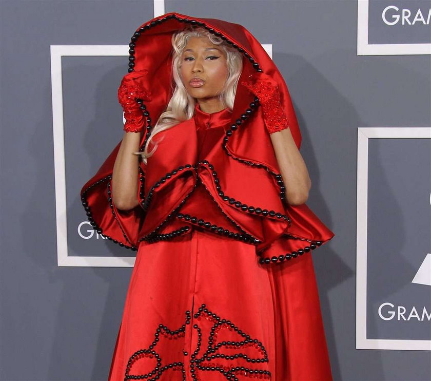 Nicki Minaj - Grammy 2012 - papież