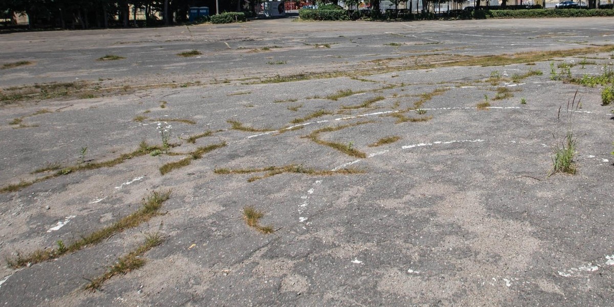 Pobita kobieta i martwy mężczyzna znalezieni na parkingu