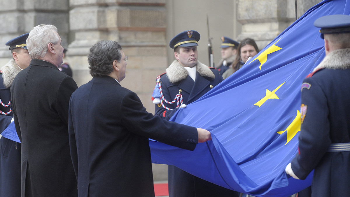Prezydent Czech Milosz Zeman opowiedział się za ściślejszą integracją swego kraju z Unią Europejską. Uczynił to na konferencji prasowej z przewodniczącym Komisji Europejskiej Jose Manuelem Barroso, który przebywa w Pradze z oficjalną wizytą.