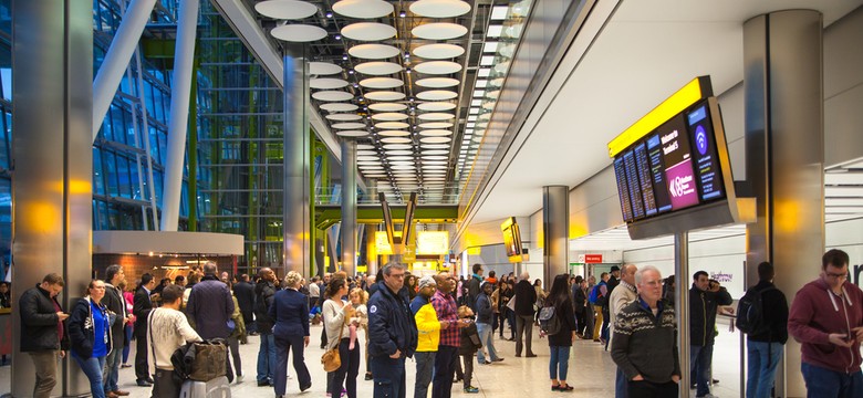 Polacy z Wysp kupują bilety powrotne. "Niepewność postbrexitowa, efekt poprawy na rynku pracy"