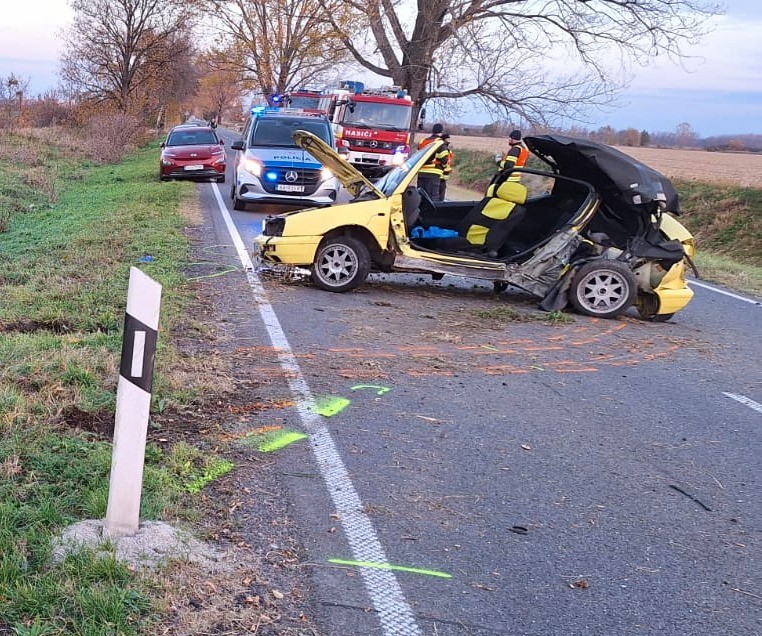 Všetky záchranné zložky boli v skorých ranných hodinách vyslané k dopravnej nehode, ktorá sa stala na ceste II/573 za Šaľou smerom na obec Vlčany. 