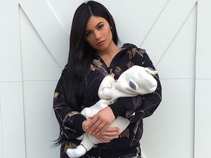 Így se láttuk még soha Kylie Jenner kislányát: nagyon cuki