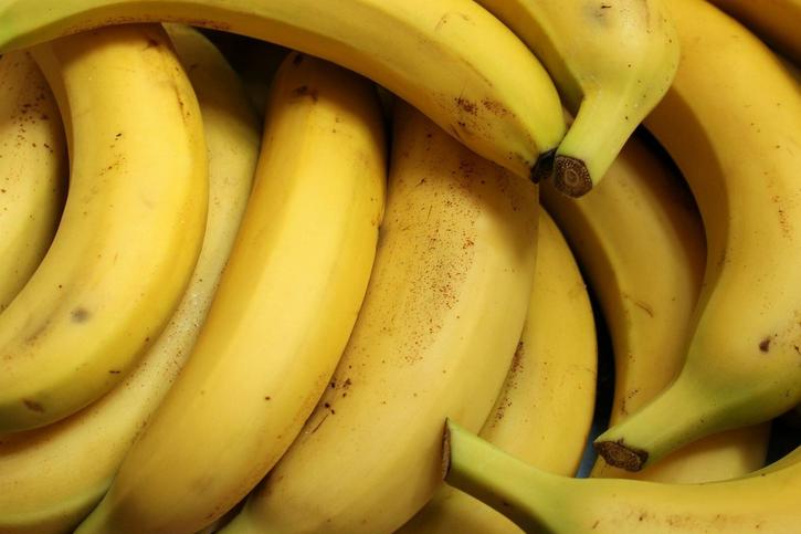 Bananen sind bei Klein und Gross sehr beliebt, jedoch können beim Verzehr Fehler gemacht werden.
