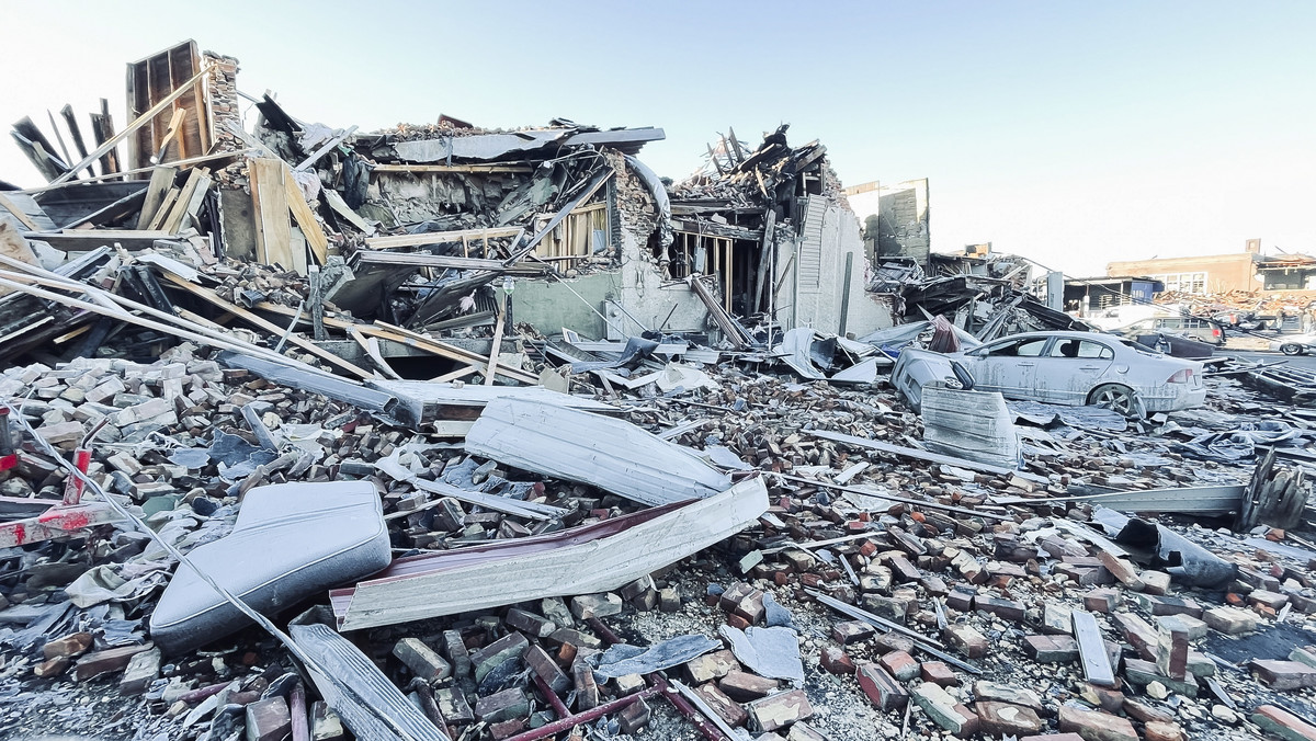 epa09638456 - USA WEATHER KENTUCKY TORNADO (Tornado Damage in Kentucky)