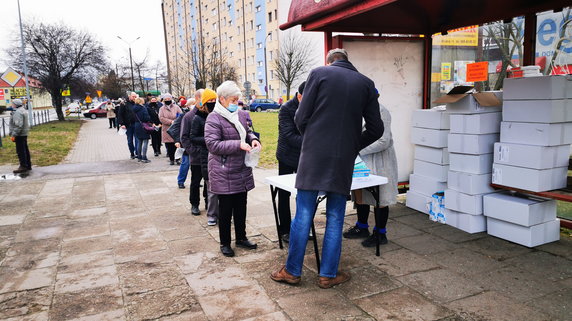 Mieszkańcy odbierali darmowe maseczki