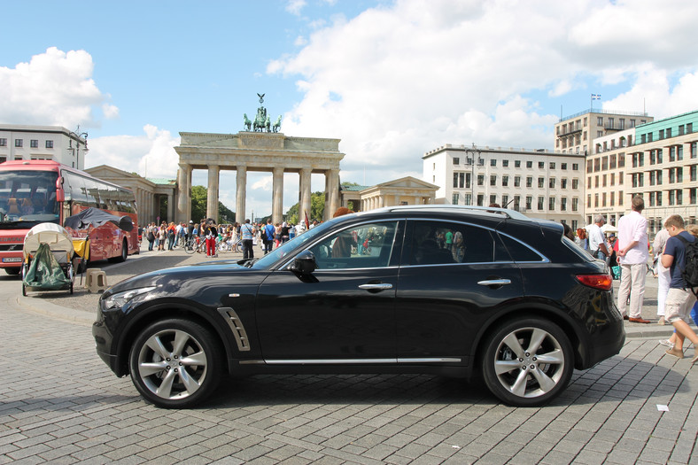 Infiniti FX50 i Infiniti FX30d – japoński gigant w dwóch odsłonach