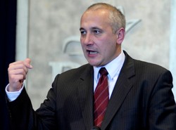 "Sikorski powinien babki lepić"