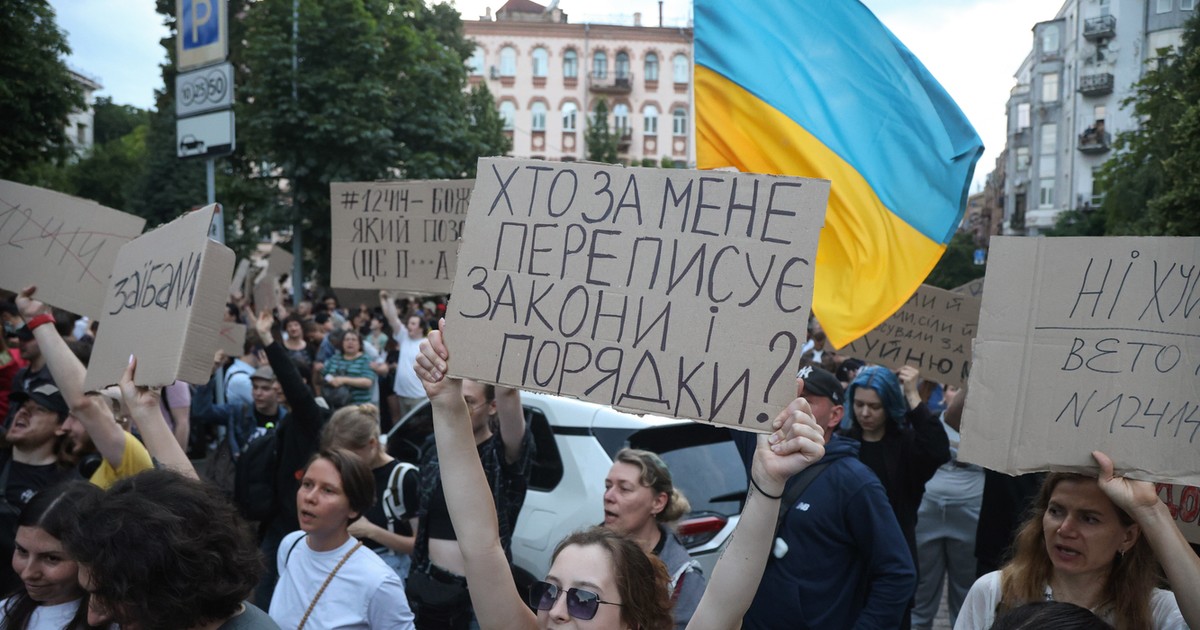 Ostrzeżenie dla Zełenskiego. Ekspert: obecny układ się wypala