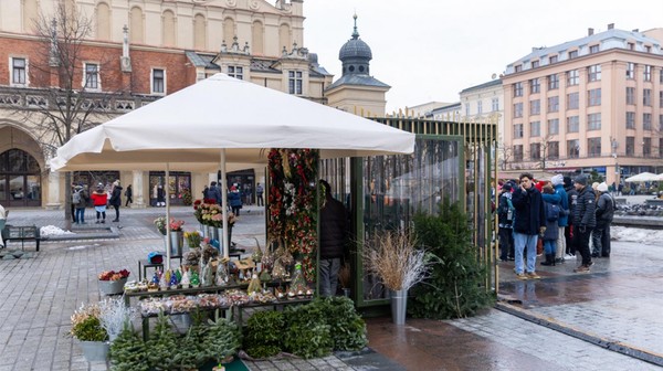 Nowe stoisko jest atrakcyjne wizualnie i zapewnia komfort pracy. Kwiaciarki oceniają je pozytywnie