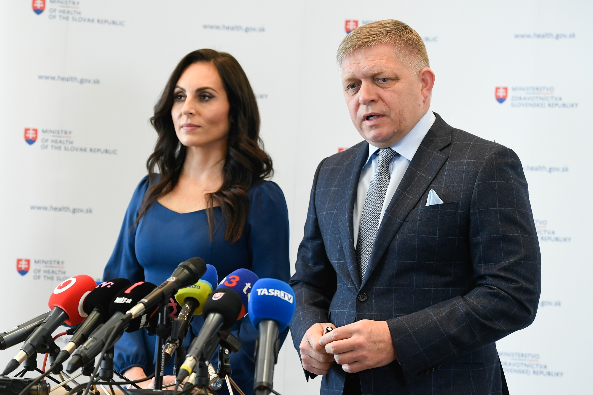 Predseda vlády SR Robert Fico (Smer-SD) a ministerka zdravotníctva SR Zuzana Dolinková (Hlas-SD)