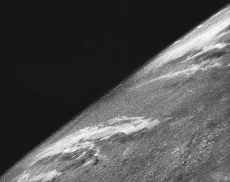 Pierwsze zdjęcie z przestrzeni kosmicznej wykonane przez Amerykanów z rakiety V-2 w 1949 r.