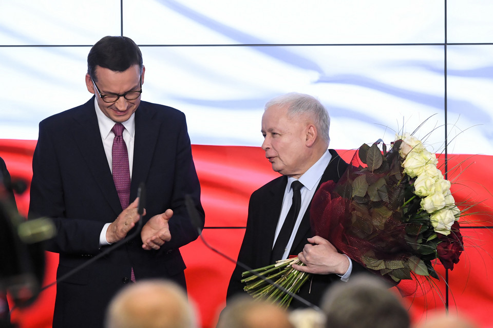 Mateusz Morawiecki i Jarosław Kaczyński podczas wieczoru wyborczego w 2019 r.