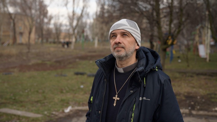 Protestantski sveštenik Andrij Gorlov kaže da se osećao mirnije u rodnom gradu blizu linije fronta nego u predgrađu Kijeva. | Foto: BBC