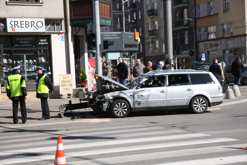 Wypadek volkswagena i ciężarówki w Gdyni