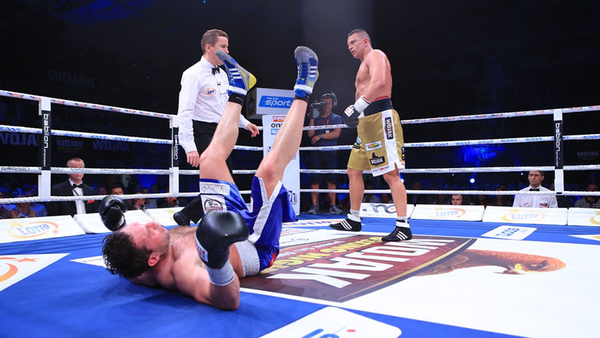 O takich walkach mówi się „pojedynek doświadczenia z młodością”. Przemysław Runowski jednogłośnie pokonał na punkty Krzysztofa Szota na gali Wojak Boxing Night w Lublinie.