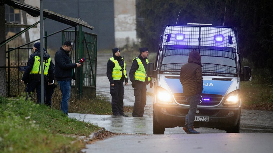 Przewodów. Blokada policyjna we wsi, w której doszło do wybuchu rakiety