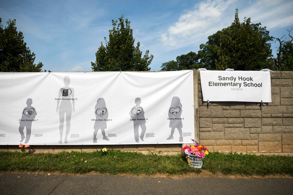 Memorijal u Vašingtonu žrtvama masakra u školi Sendi Huk