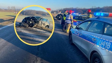 Trzy zniszczone auta i prawie promil alkoholu we krwi. 62-latka odpowie za swoją szarżę na drodze