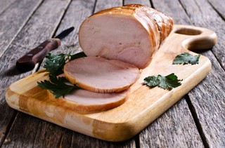 Nazwa 'starowiejska' dozwolona nie dla każdej szynki