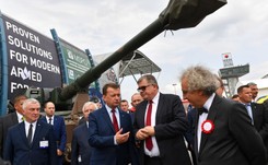 Zbrojeniówka wciąż w zawieszeniu.'Trudno określić, co jest celem resortu'