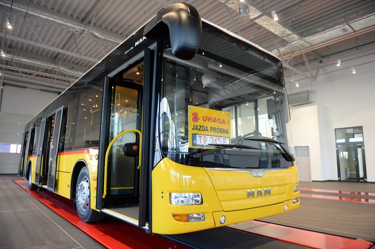 Nowy autobus MAN, podczas jazdy próbnej w Starachowicach<br><br>fot. (mr) PAP/Piotr Polak