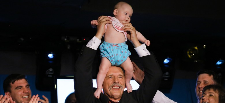 Wybuch radości Korwin-Mikkego, powściągliwy Tusk. Wieczory wyborcze na ZDJĘCIACH