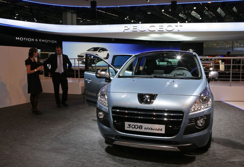 Peugeot 3008 HYbrid4
Technologia hybrydowa, polega w tym samochodzie  na jednoczesnym wykorzystaniu jako napędu, zarówno silnika elektrycznego o maksymalnej mocy 27 kW (37 KM) jak i silnika Diesla 2,0 HDi o mocy 120 kW (163 KM).
Cena: Od 139900 zł