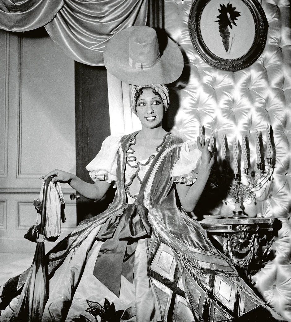 Davali su joj razne nadimke, Pikaso jo ju zvao "Nefertiti današnjice", dok je za Hemingveja bila najsenzacionalnija devojka