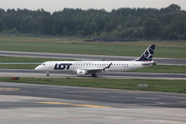 Według serwisu Flightradar24, samolot - lecący z Navoiy w Uzbekistanie z międzylądowaniem w gruzińskim Tbilisi - wylądował na stołecznym lotnisku na Okęciu ok. godz. 00.20.