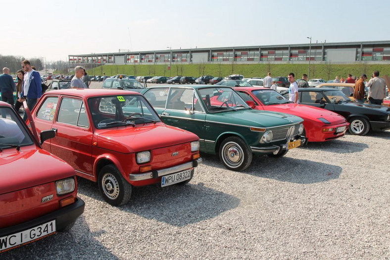 Youngtimer Warsaw 2015 - parada pod Stadionem Narodowym