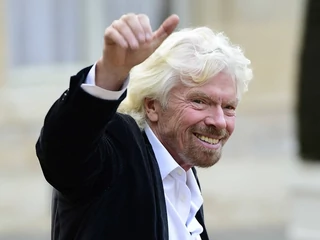 Richard Branson znany jest także z dzialalności pozabiznesowej. Należy do niego m.in. rekord świata w najszybszym pokonaniu amfibią kanału La Manche
