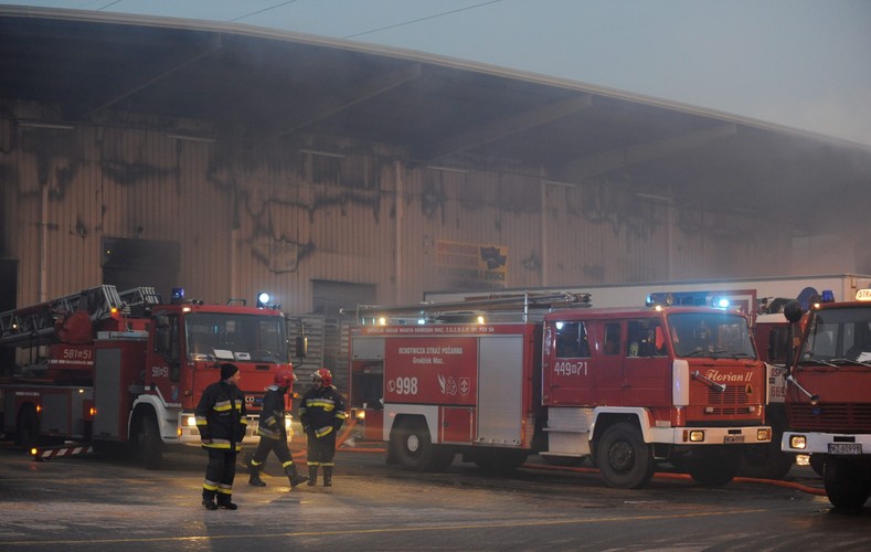 Pożar hali targowej w Broniszach