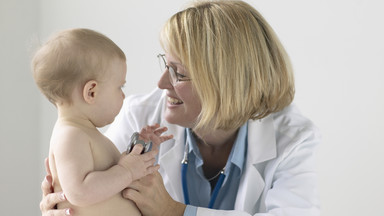 Skąd się biorą pleśniawki u niemowlaka i jak je leczyć?