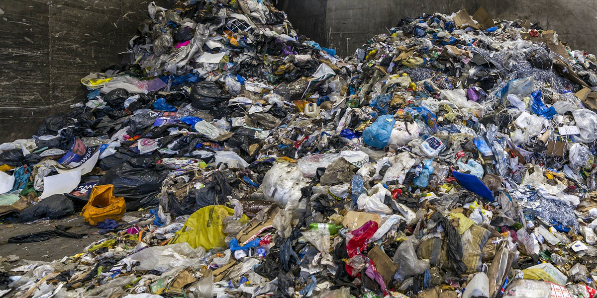 Plastikowe śmieci z Wielkiej Brytanii trafiają do Polski.