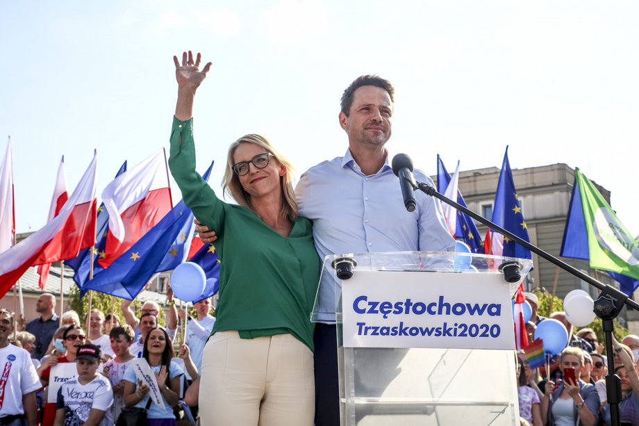 Rafał Trzaskowski z żoną Małgorzatą podczas konwencji wyborczej