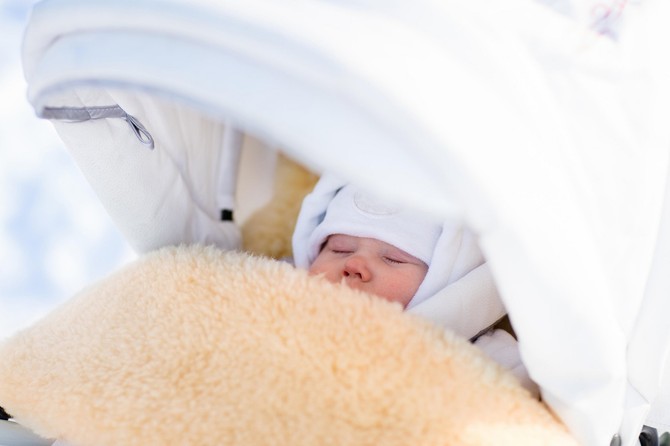 U Švedskoj veruju da deci prija hladan vazduh, pa bebe često dremaju napolju 