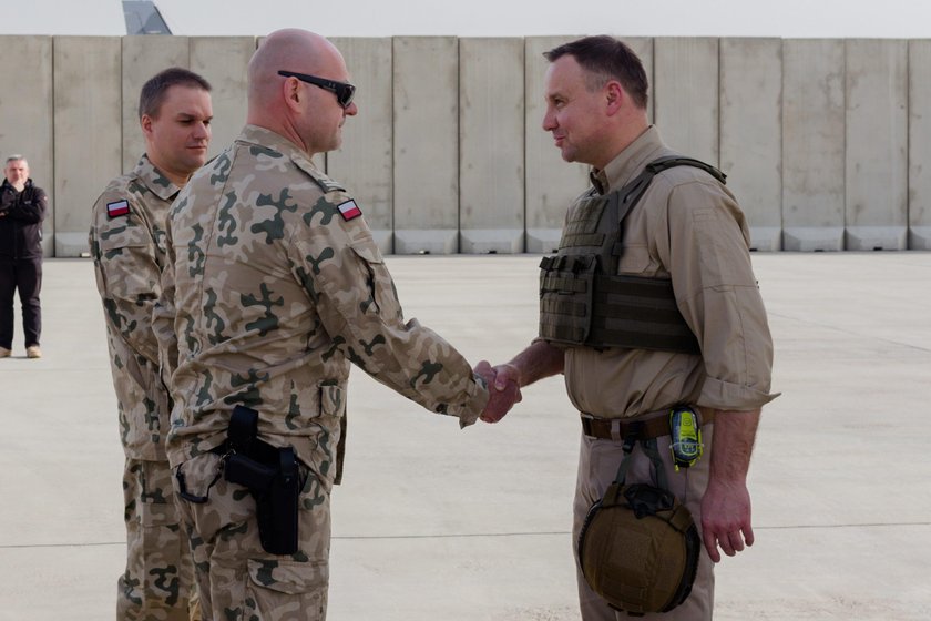 Prezydent Andrzej Duda i minister obrony Mariusz Błaszczak odwiedzili  bazę Bagram w Afganistanie