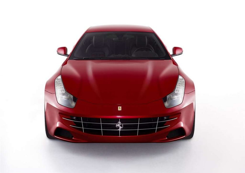 To Ferrari ma napęd na cztery koła