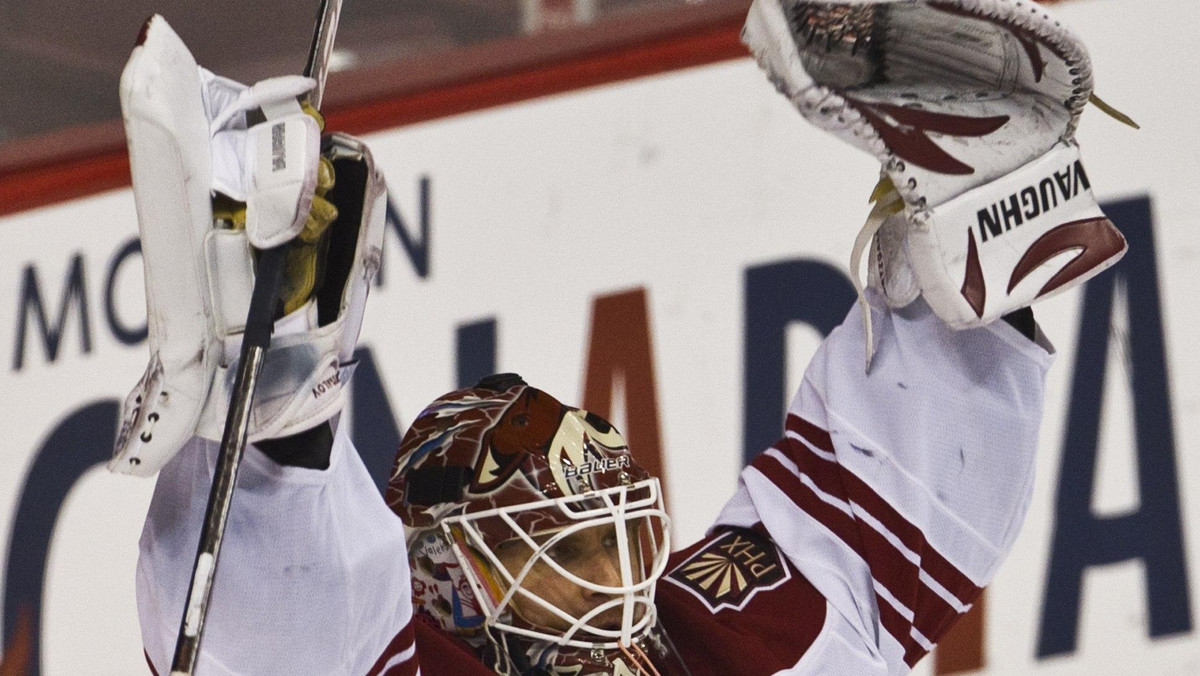 Wojtek Wolski, mający ostatnio problem z dostaniem się do kadry meczowej Phoenix Coyotes, udowodnił trenerowi swoją przydatność strzelając jedną z bramek w wygranym pojedynku 4:3 z New York Islanders. Zupełnie nowe linie ofensywne Kojotów świetnie spełniły swoją rolę i na grę zespołu z Arizony miło było patrzeć.