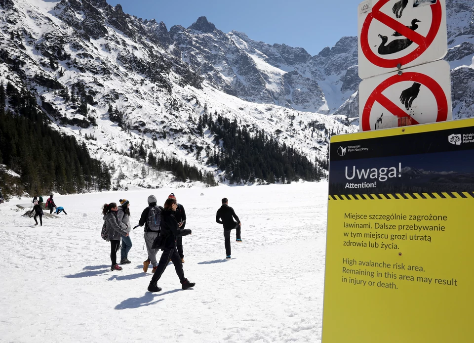 Tatry Sloneczna Pogoda Przyciagnela Turystow Tlumy Nad Morskim Okiem Podroze