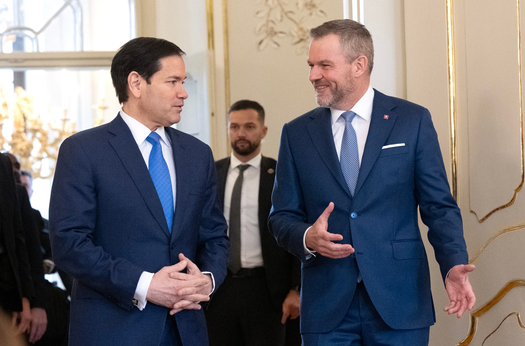 Americký minister zahraničných vecí Marco Rubio s Pellegrinim počas prijatia v Prezidentskom paláci 15. februára 2026 v Bratislave.