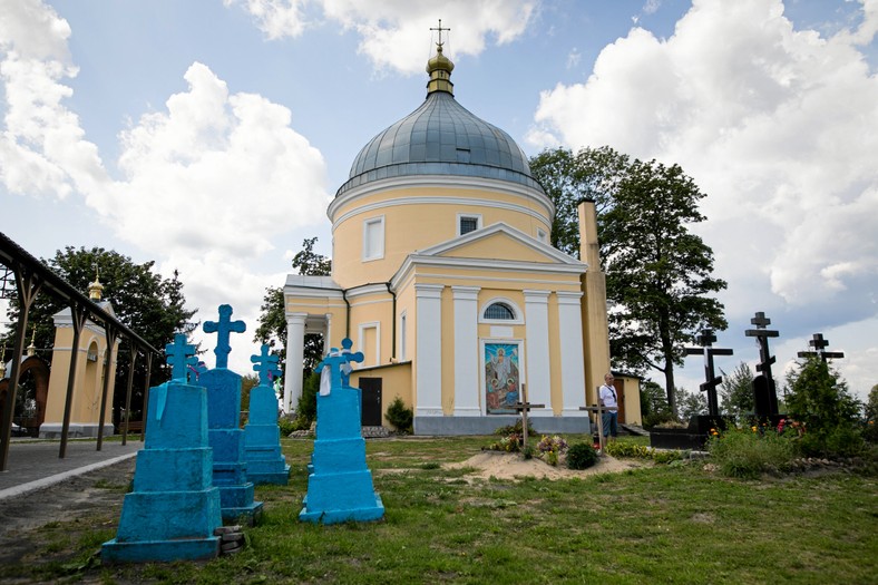 Zabytkowa cerkiew z XIX w. pod wezwaniem św. Piotra i Pawła położona nad jeziorem Świtaź w pobliżu granicy Polski z Ukrainą