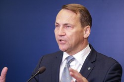 Rosyjskie drony nad Polską to "pomyłka"? Sikorski i Tusk reagują na słowa Trumpa