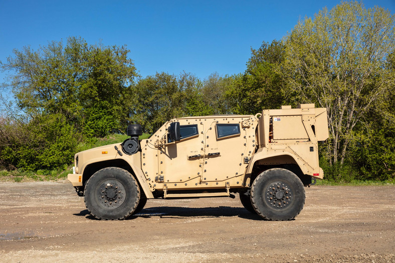 eJLTV - hybrydowy pojazd wojskowy Oshkosh Defence