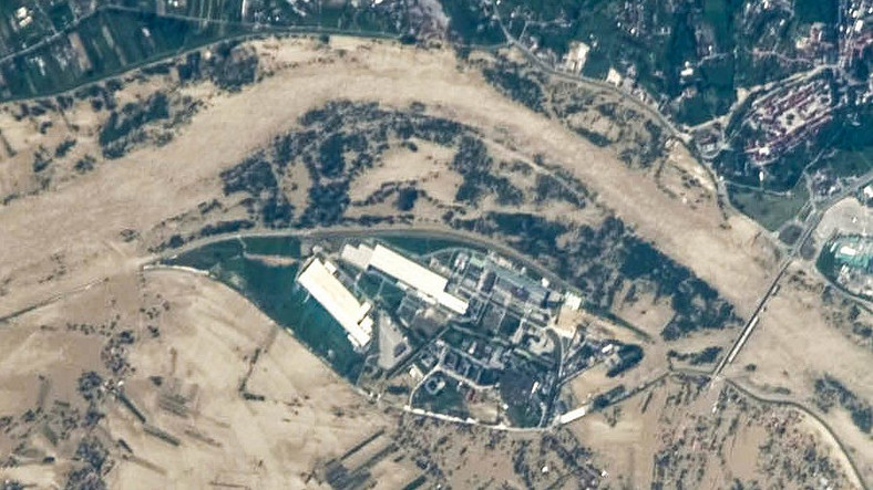 Zdjęcie satelitarne powodzi w Sandomierzu z 2010 r. 